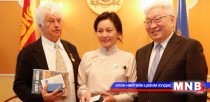 Нийслэлийн Засаг дарга “Чонон сүлд” киноны найруулагч Жан Жак Анног хүлээн авч уулзлаа
