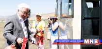 Нийслэлийн асрамжийн газрын хүүхдүүд автобустай боллоо