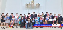 Ерөнхий сайд Ч.Сайханбилэг 2015 оны онцлох хүүхдүүдэд шагнал гардууллаа