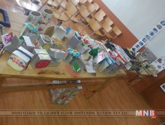 Сурагчид хог хаягдлаар цүнх, тольны хүрээ, буйдан урлажээ