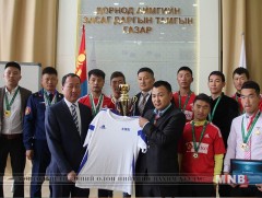 Хөлбөмбөгийн Улсын аварга багийнхантай уулзлаа  