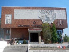 Монголын Үндэсний музейд лекц уншиж байна 