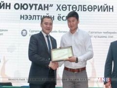 27 оюутан төлбөрийн зээлийн батламжаа гардаж авлаа