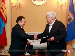 Хөшигийн хөндийн Олон улсын нисэх онгоцны буудал руу хөнгөн галт тэрэг зорчино 