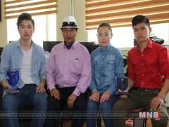 Монгол хүүхдүүд ӨМӨЗО-нд болсон наадмаас цом хүртжээ 