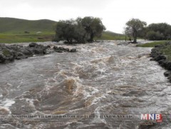Үерийн аюулаас урьдчилан сэргийлэхийг анхааруулж байна