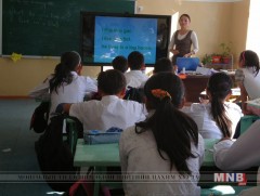 Бага ангийн багш нарын хөдөлмөрийг үнэлж 462 сая төгрөгөөр урамшуулжээ