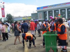 Наадмын талбайд 215 зам талбайн үйлчлэгч ажиллаж 309.7 тн хог цэвэрлэжээ