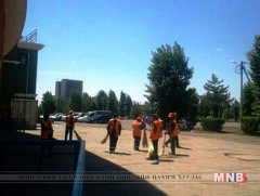 Үндэсний их баяр наадмыг угтан тохижилт, цэвэрлэгээний ажлыг хийж байна