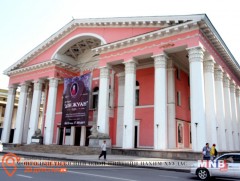 Улсын драмын эрдмийн театрын барилгын түүхийг танилцуулж байна