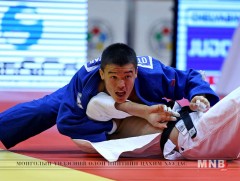 О.Ууганбаатар үзэгчдийн суудал руу шилжив 