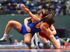 Чөлөөт бөхийн эмэгтэйчүүдийн 48 кг-ын жингийн барилдаан эхэллээ