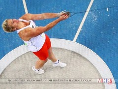 Польшийн тамирчин бүсгүй тэргүүлж байна