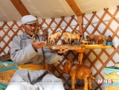 Ч.Буянт: Хамгийн анх морь сийлсэндээ бэлгэшээдэг