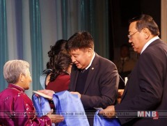 Нийслэлийн ахмадуудад хотын дарга хүндэтгэл үзүүллээ