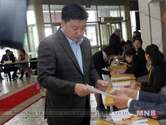 Нийслэлийн засаг дарга С.Батболд саналаа өглөө