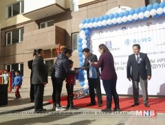 Дахин төлөвлөлтөд хамрагдсан айлуудад орон сууцны түлхүүр гардуулан өглөө
