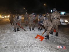 Цэргүүд цас цэвэрлэгээнд оролцлоо