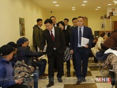 Хотын дарга иргэдтэй уулзаж, санал хүсэлтийг нь сонслоо