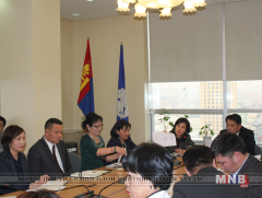 Амьсгалын замын халдварт өвчний асуудлаар харьяа эмнэлгүүдийн удирдлагуудтай уулзлаа