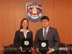 Азийн сантай хамтран ажиллах санамж бичигт гарын үсэг зурлаа