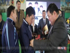 Дасгалжуулагч, тамирчдыг шагнав