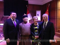 Парист яруу найргийн үдэшлэг болов