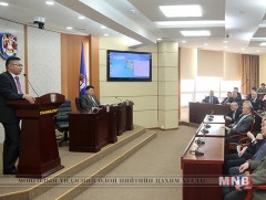 Ахмадуудаа хүлээн авлаа