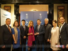 “Догшин хар сүлдний нууц”, “Тусгай салаа I,II” “Энхийн төлөө кино” шагналыг хүртлээ