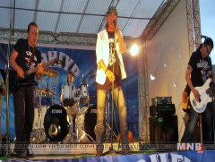 “Хурд” хамтлагийнхан алслагдсан сумын эмнэлэгт хандив өргөнө