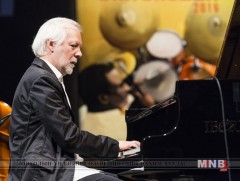 Хараагүй болсон ч хаан хөгжим тоглох авьяас түүнд байсаар байна 