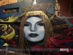 “Киви”-гийн Д.Уламбаярын хөрөг Мельбурн хотын гудамжинд гарчээ