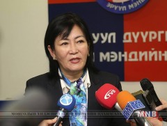 Эрүүл мэндийн сайд А.Цогцэцэг Хан-Уул дүүргийн Эрүүл мэндийн төвд ажиллалаа