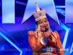 Алтан базерын эзэн Б.Тунгалагтамир ӨМӨЗО-д мал маллаж байна