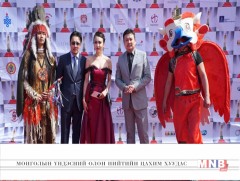 УДЭТ-ын уран бүтээлчид Чингисийн талбайд ая дуу өргөнө