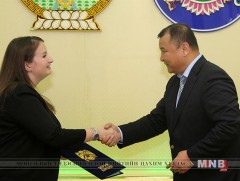 Хатагтай Мелони Линдбергийг нийслэлийн Засаг даргын “Хүндэт тэмдэг”-ээр шагналаа