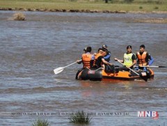 Туул гол дагуу хоёр ээлжээр завьт эргүүл гарч байна 