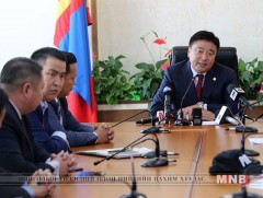 Хотын дарга замын хөдөлгөөний ачааллыг бууруулах чиглэлээр үүрэг даалгавар өгөв