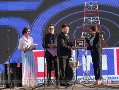 Хотын дарга МҮОНРТ-ийн үе үеийн уран бүтээлчдэд 50 жилийн ойн баярын мэндчилгээ дэвшүүллээ