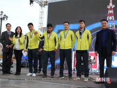МҮОНТ-ийн баг алтан медаль хүртлээ