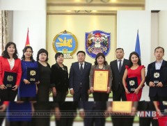 МҮОНРТ-ийн уран бүтээлчдийг Нийслэлийн Засаг даргын нэрэмжит шагналаар шагналаа