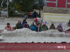 Эсгийн дээр урласан “Монголын нууц товчоо”-г төв талбайд дэлгэнэ