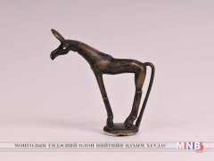 Говь-Алтайд хүрэл морины хөшөөг сүндэрлүүллээ 