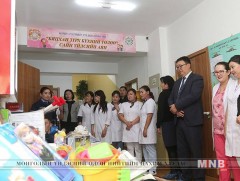 “Бяцхан зүрх бүхний төлөө” аяныхан хүүхдийн клиник сувилалуудад хандиваа гардууллаа 