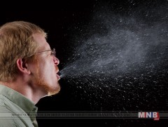 Нэг найтаалтаар 40 мянга гаруй дусал агаарт цацагддаг