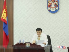 Нийслэлийн 2017 оны төсвийн тодотголыг хэлэлцэж баталлаа