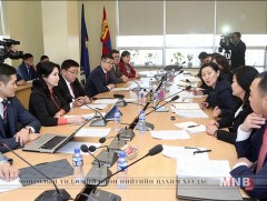 Хотын дарга БСШУ-ны сайдтай боловсрол, соёл, спортын салбарт тулгамдаж байгаа асуудлаар санал соли..