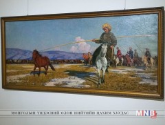 40 зураачийн 78 шилээвэр бүтээл дэлгэгджээ