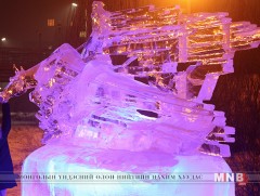 Сийлбэрийн гайхамшигт бүтээл бүхий “Мөсөн хотхон”-ыг нээлээ 