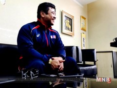 Э.Содномпэлжээг Орхончууд нэг өрөө байраар мялаав